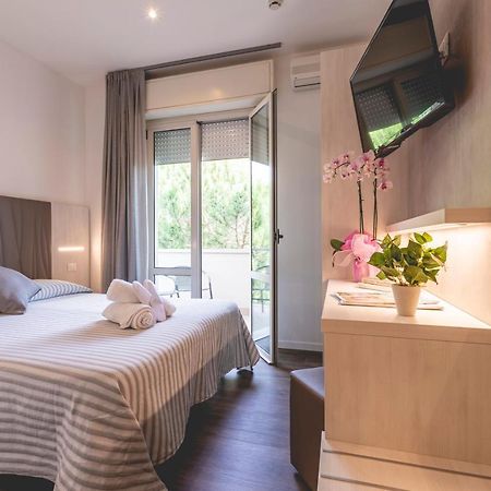 Hotel Loretta & Dependance Cervia Exterior photo