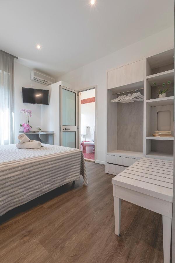 Hotel Loretta & Dependance Cervia Exterior photo