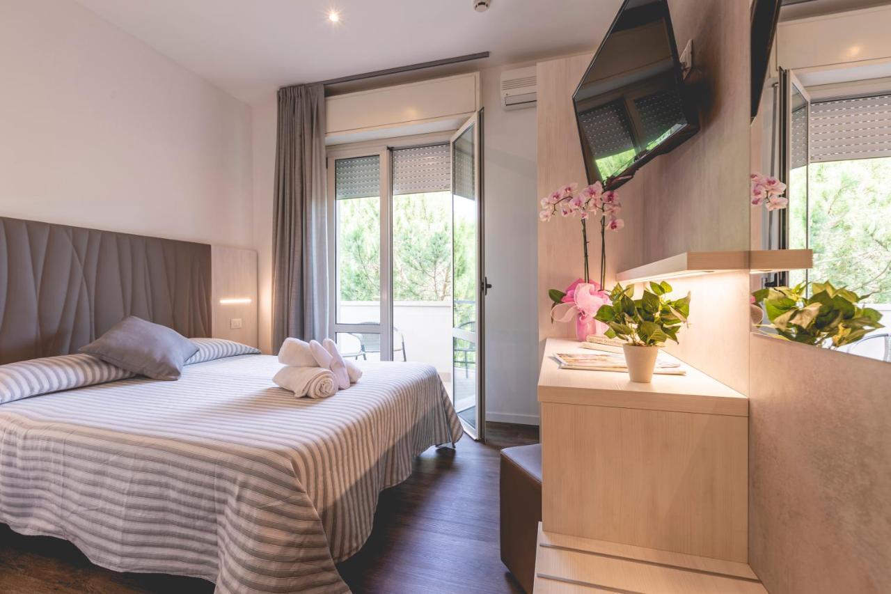 Hotel Loretta & Dependance Cervia Exterior photo