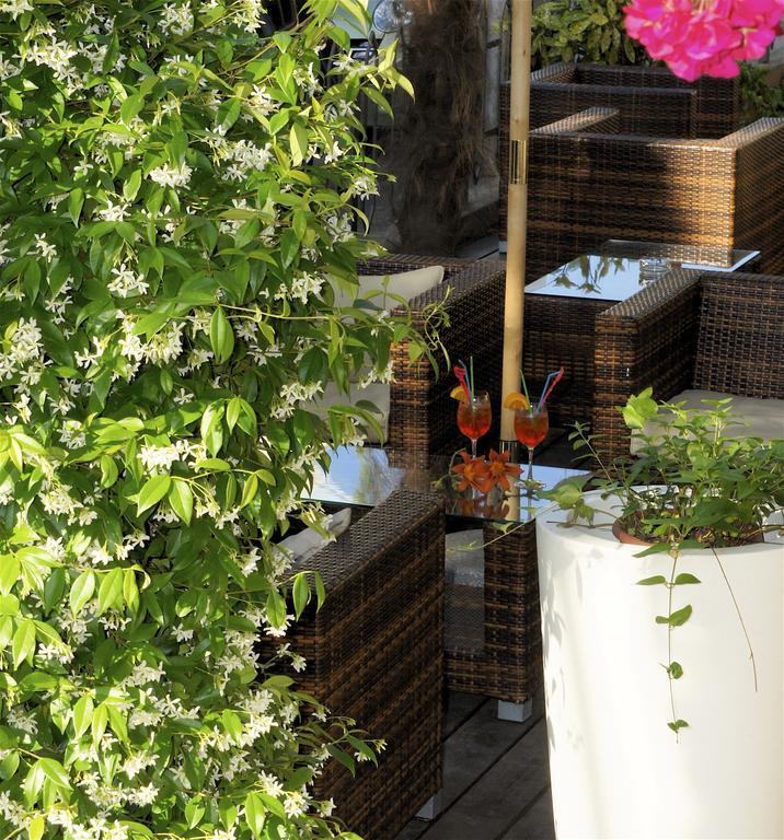 Hotel Loretta & Dependance Cervia Exterior photo